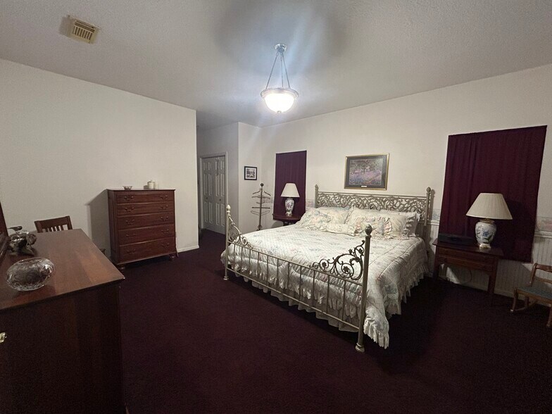 Building Photo - 5404 W Orange St