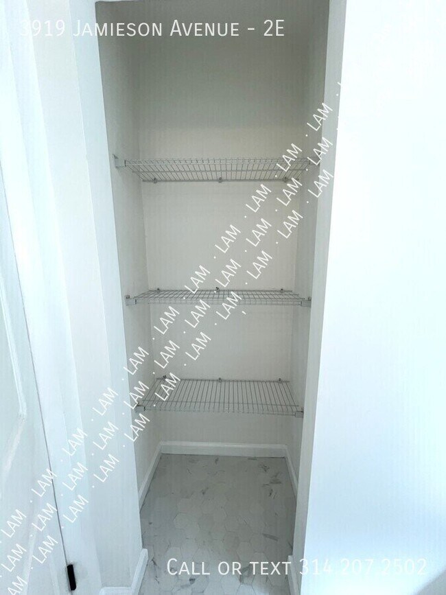 Building Photo - 3919 Jamieson Ave