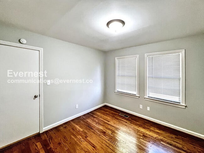 Building Photo - 412 5th Way