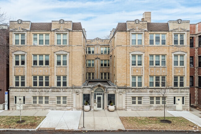 Building Photo - The Trilogy at Hyde Park