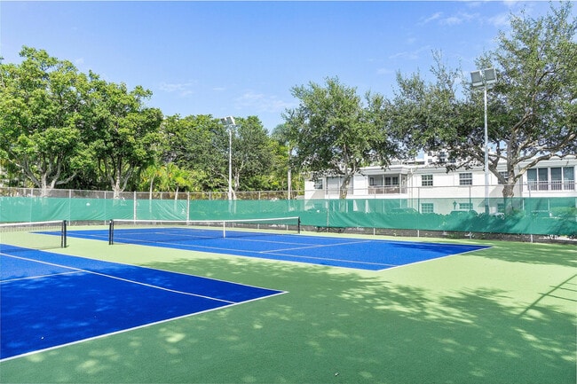 Building Photo - 6239 Bay Club Dr