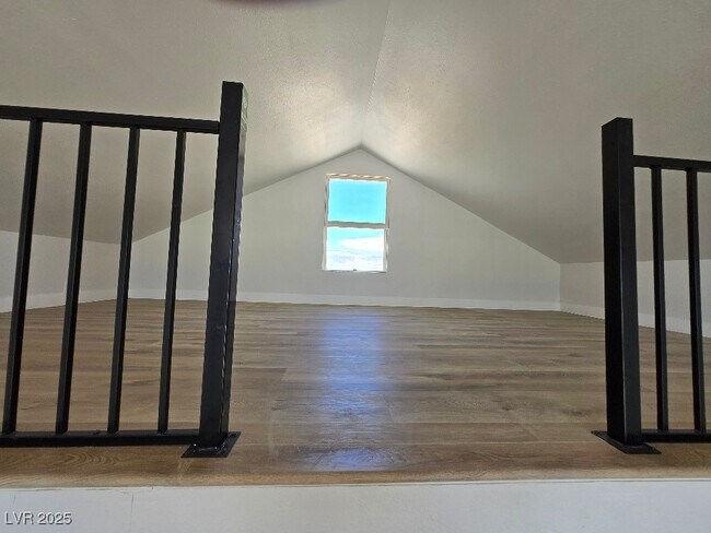 Building Photo - 270 W Patricia Ave