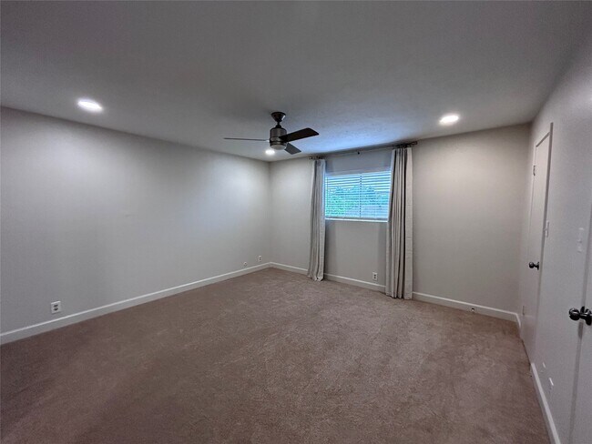 Building Photo - 8101 Amelia Rd