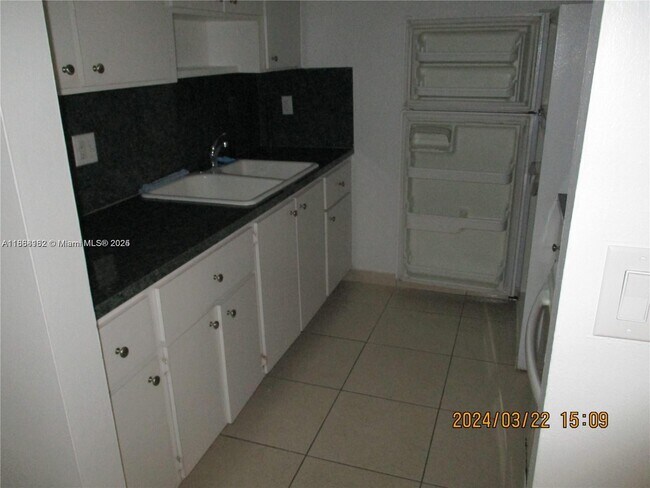 Building Photo - 14201 N Kendall Dr