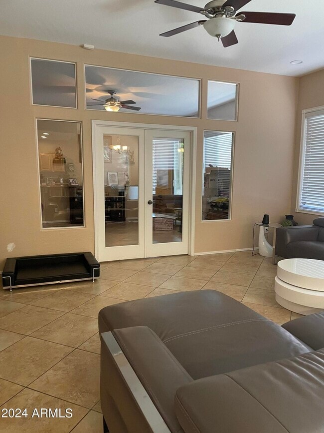 Building Photo - 1433 W Longhorn Dr