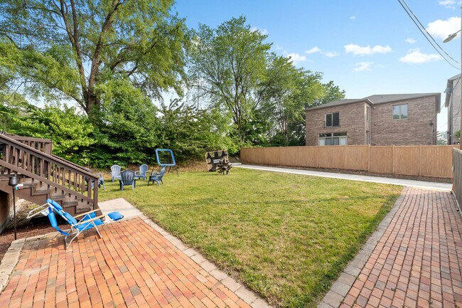 Building Photo - 2630 S Throop St