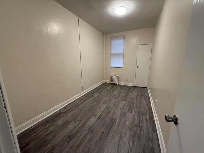 Building Photo - 1513 Summit Ave