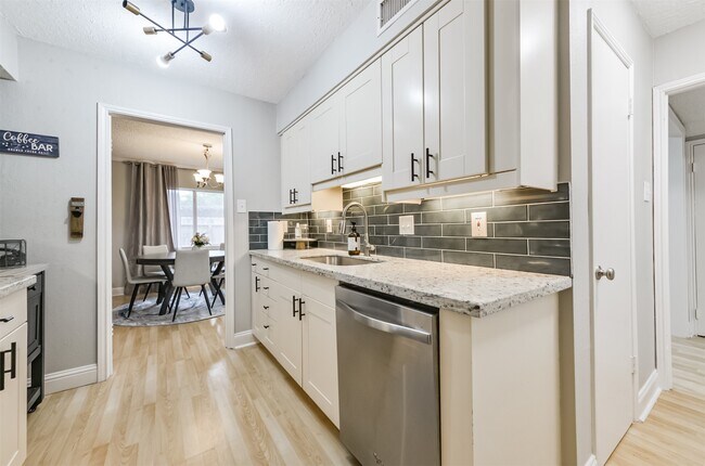 Building Photo - 14111 Misty Meadow Ln