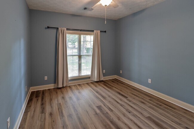 Building Photo - 55 Hickory Ln