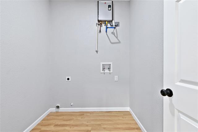 Building Photo - 323 W Cherry St