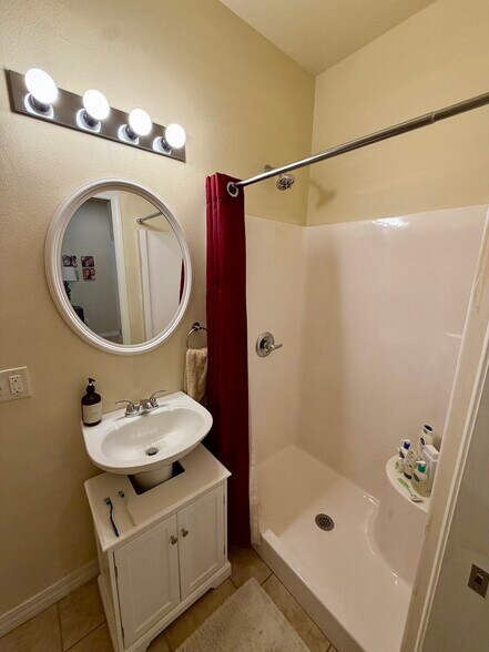 Building Photo - 1244 N Lewis Ave