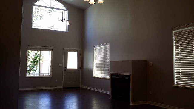 Building Photo - 88 River Pointe Dr