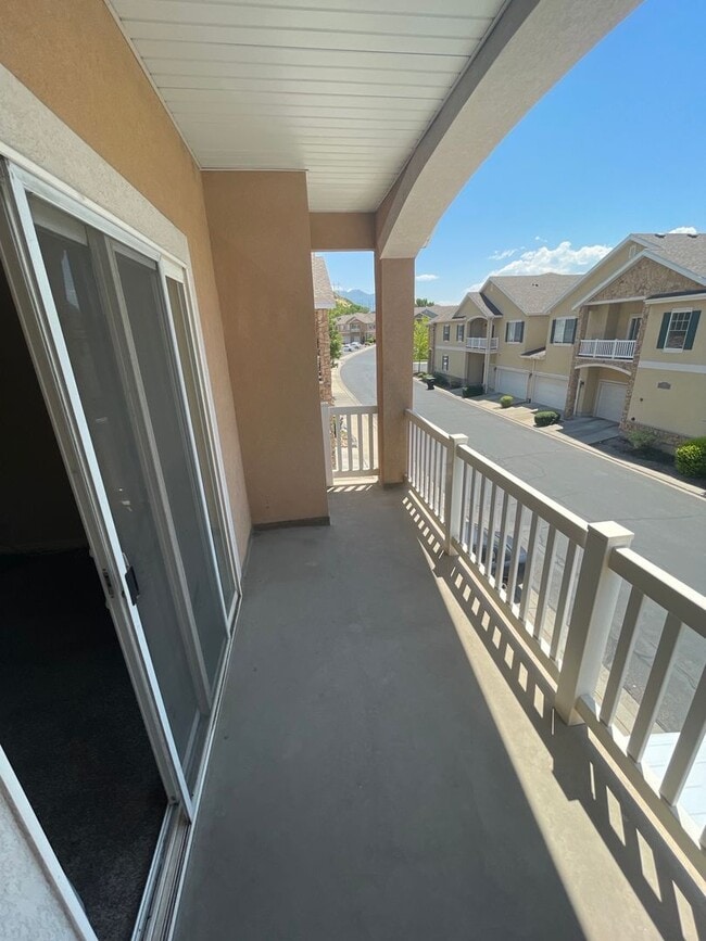 Building Photo - 1061 Canyon Meadow Dr