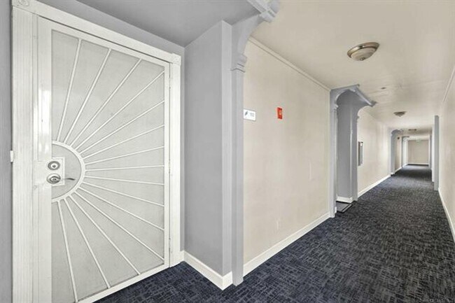 Building Photo - 1 Bed/1 Bath Crown Point Condo with Bay Views