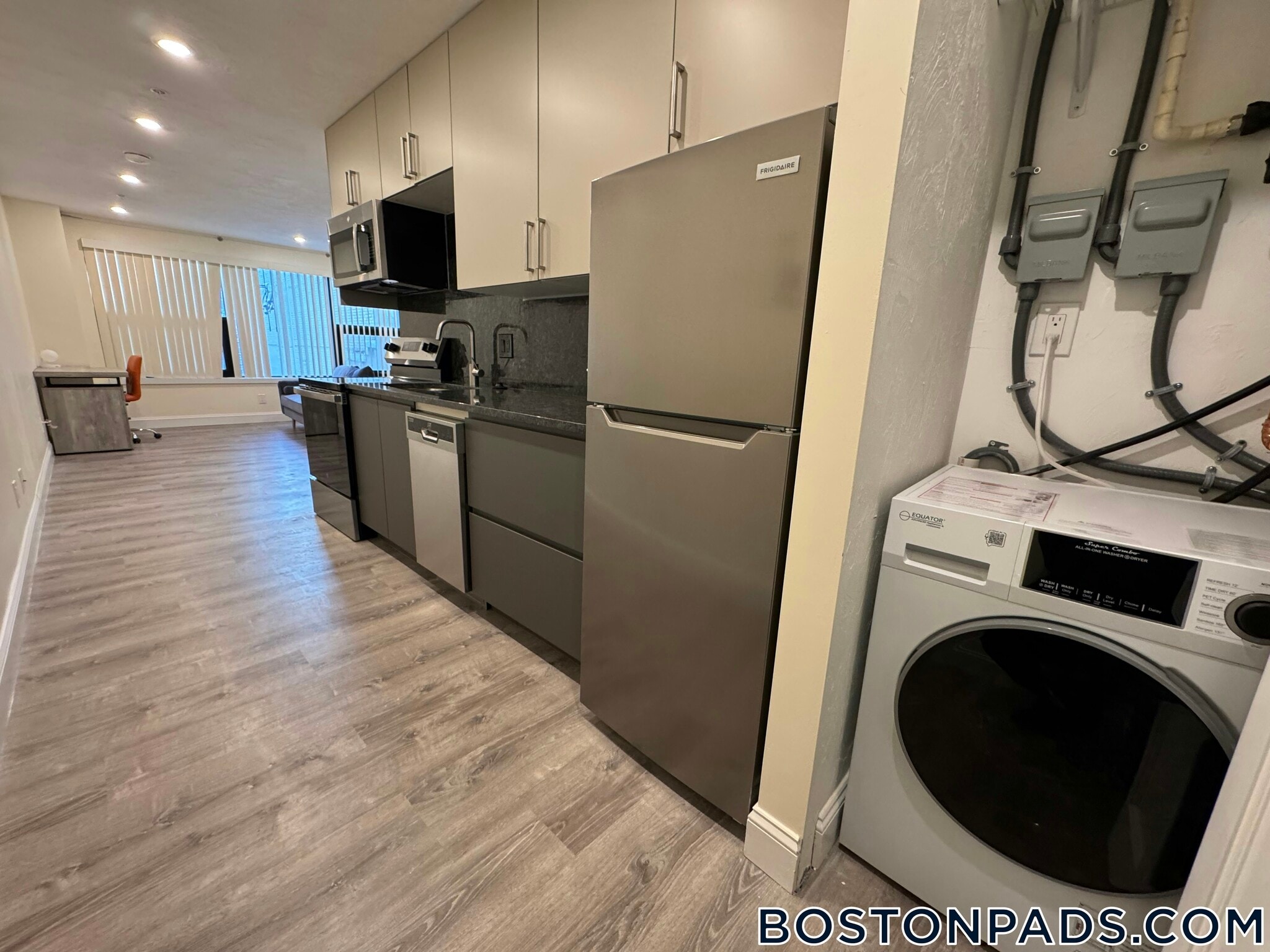 Building Photo - 1028a Commonwealth Ave