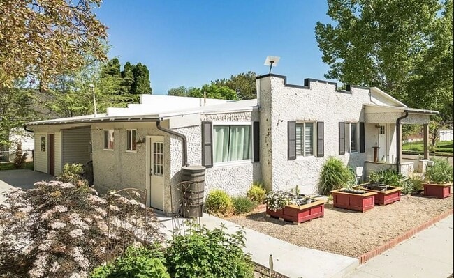 Building Photo - 605 N 10th Ave