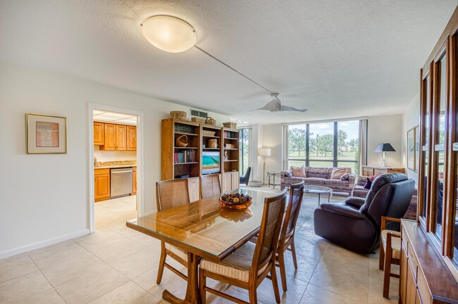 Building Photo - 5350 Woodland Lakes Dr