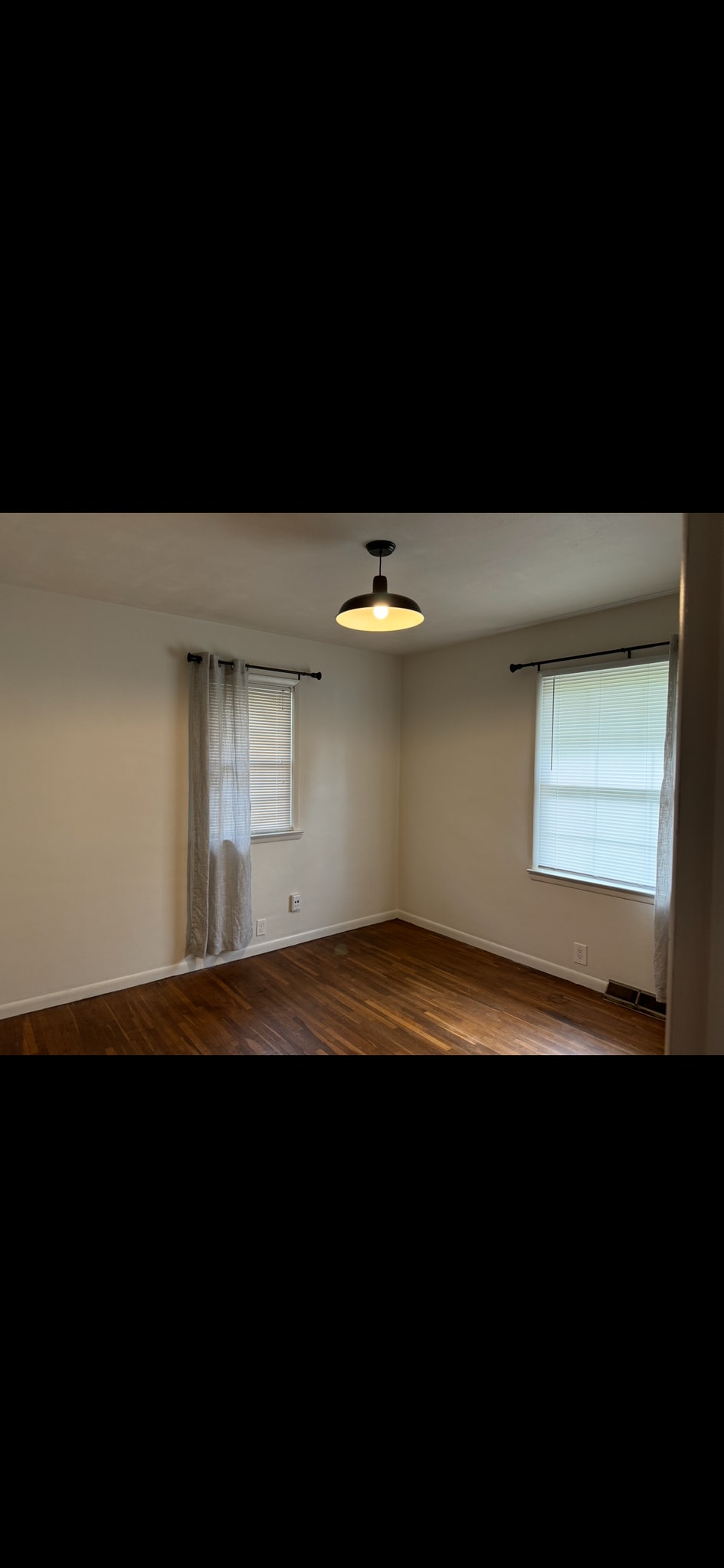 Building Photo - 1208 S Fullhart Dr