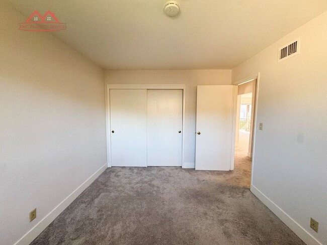 Building Photo - 411 College Ave