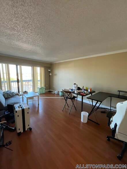 Building Photo - 15 N Beacon St