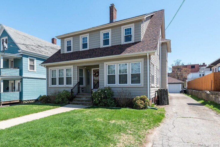 Front entrance - 24 Bellevue Place