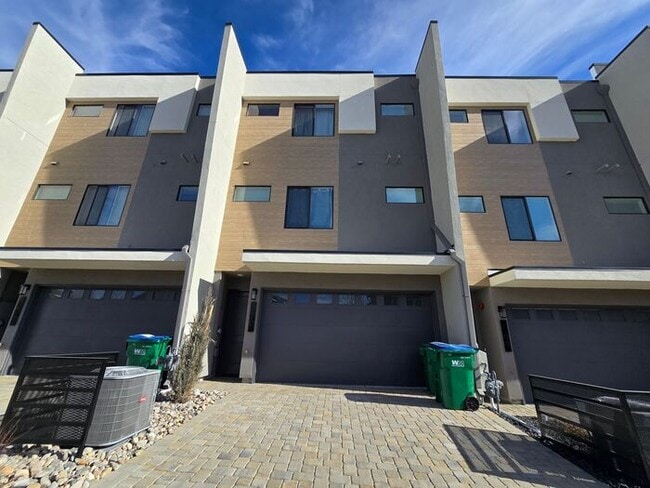 Building Photo - New Modern Fully Furnished Three-Story Townhome Near the Truckee River