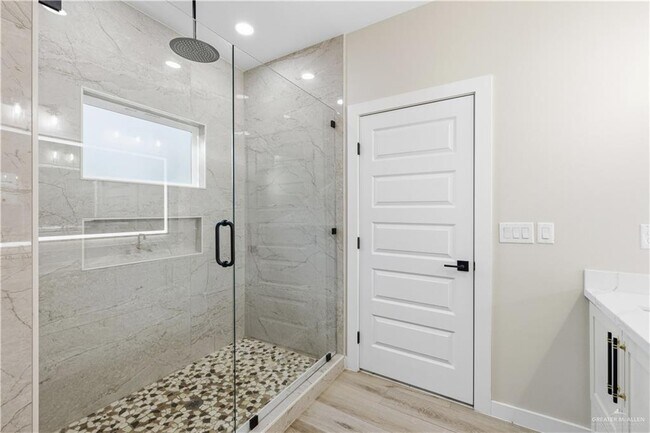 Building Photo - 32 Astrid St