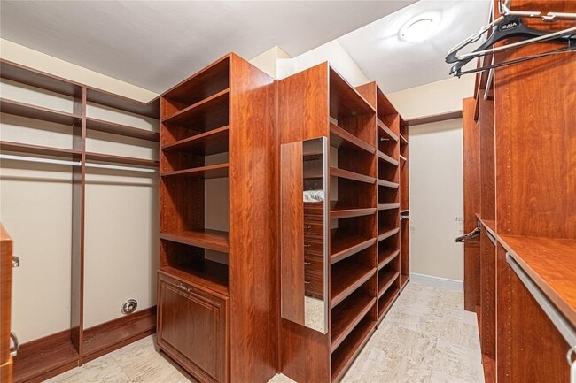 Building Photo - 2519 Barcelona Dr