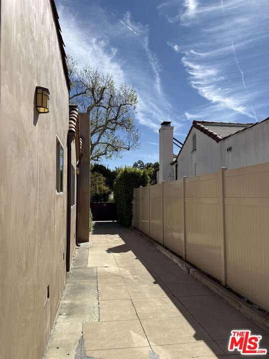 Building Photo - 735 S Citrus Ave