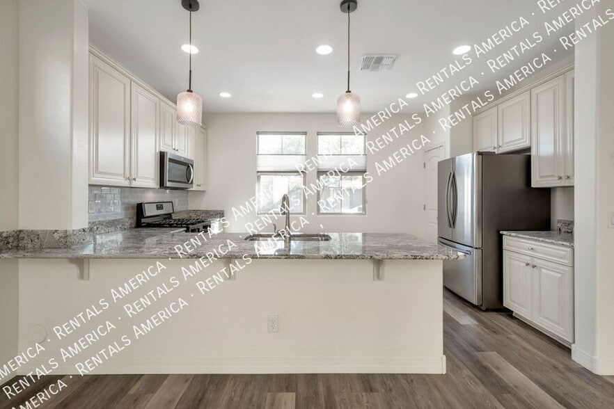 Building Photo - 1540 N Balboa