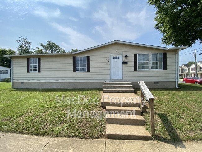 Primary Photo - 900 White St