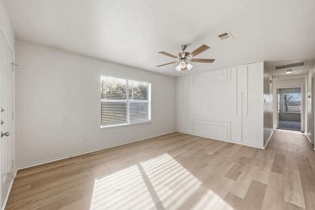 Building Photo - 8117-8119 Doreen Avenue