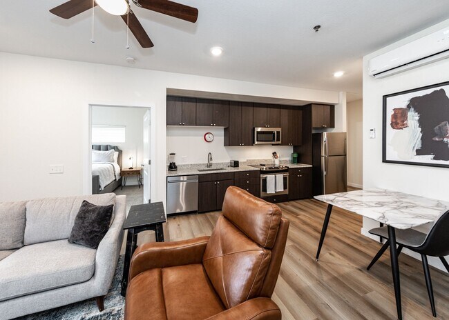 Building Photo - 1 Bed Luxury Apartment near Garden of the Gods