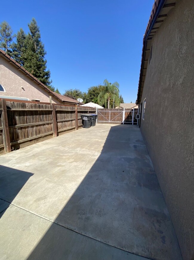Building Photo - Cozy NW Visalia Home Rent Ready!