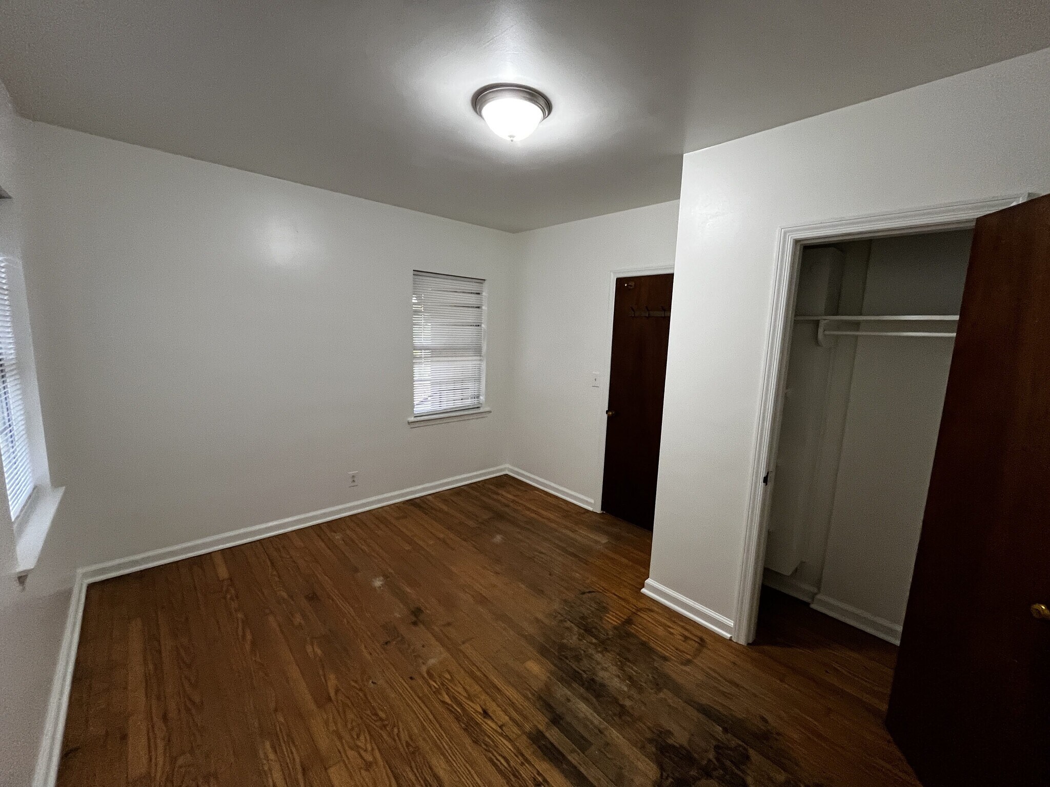 Building Photo - 5025 Sunnyside Ave