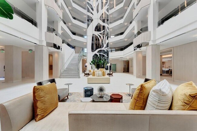 Building Photo - 300 SE 5th Ave