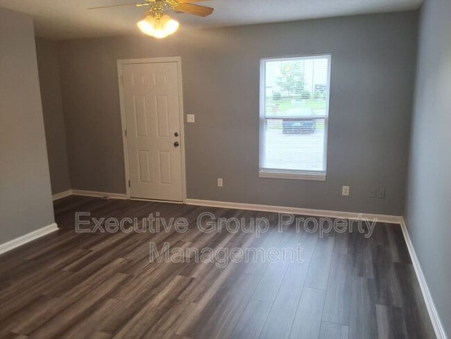 Building Photo - 1115 Crowne Pointe Dr