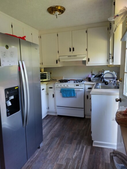 Building Photo - 6543 Bay St