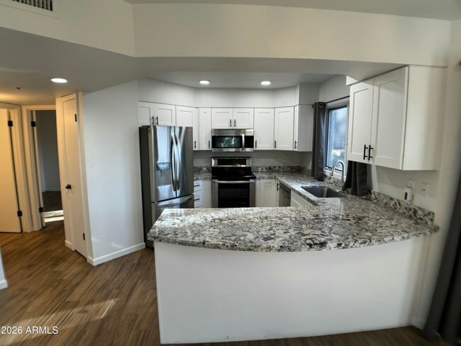 Building Photo - 905 N Beeline Hwy