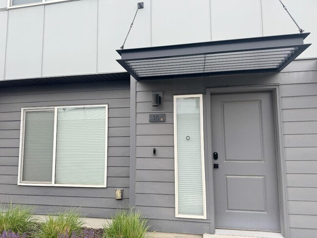 Building Photo - 359 N 700 W