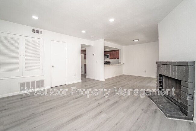 Building Photo - 1025 N Tippecanoe Ave