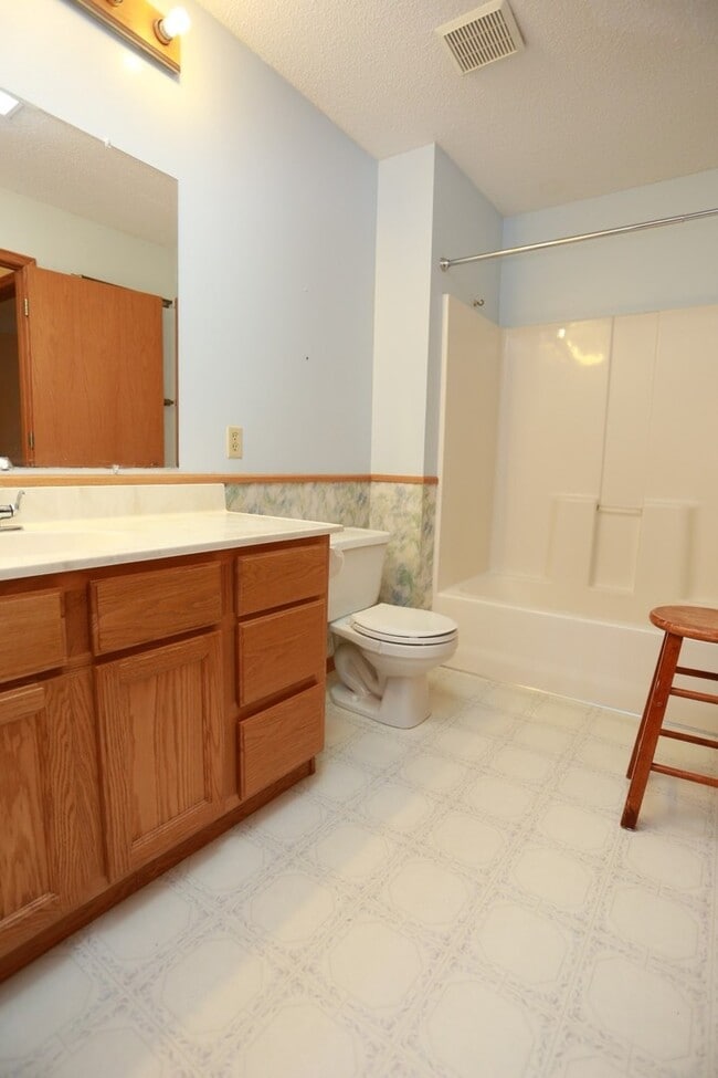 Building Photo - 4 BD Brooklyn Park Home for Rent