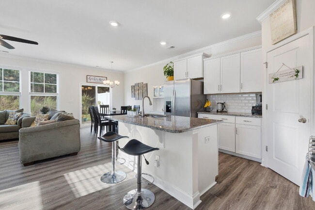 Building Photo - 3 bedroom 2.5 Townhouse with Office in Lak...