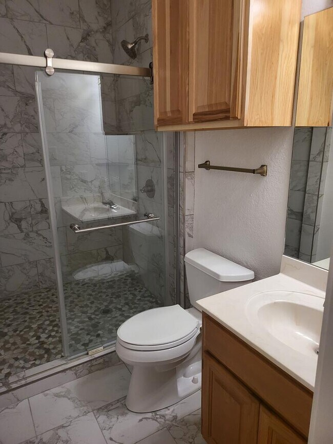 Building Photo - 100 Braeburn Cir