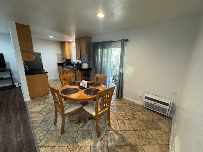 Building Photo - Newly renovated 2 bedroom, 2 bathroom condo