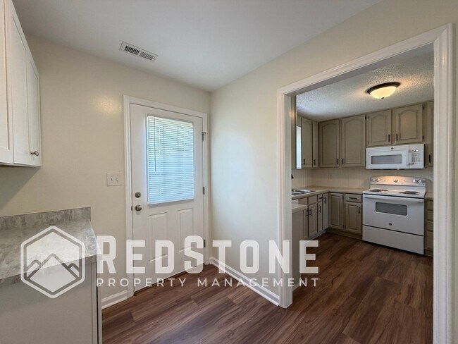 Building Photo - 3138 Whitesell Dr