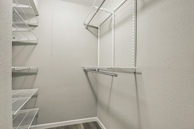 Building Photo - 405 Hawthorne St