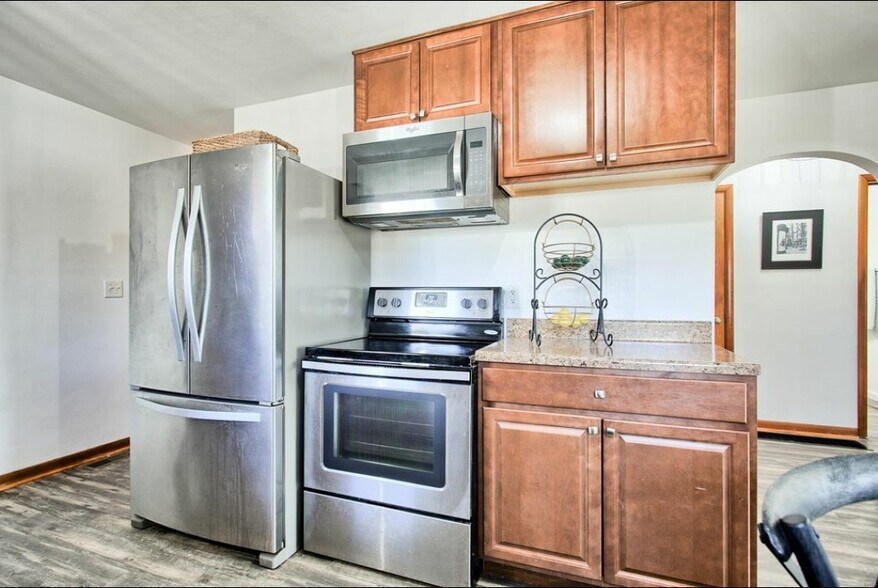 Building Photo - 340 S Benton St