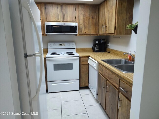 Building Photo - 200 St Lucie Ln