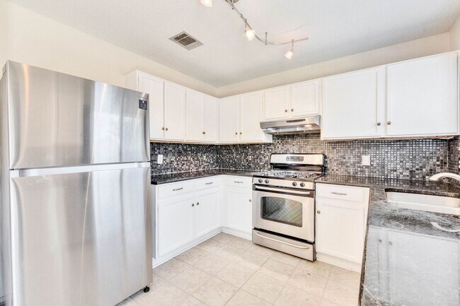 Building Photo - 3600 Cheyenne St